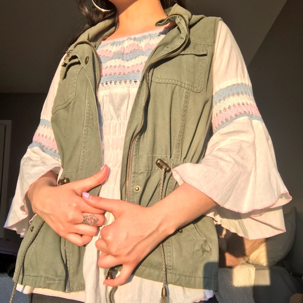 SUPER CUTE OLIVE GREEN ZIP UP COLLECTION VEST